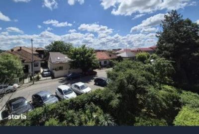 Vand apartament zona centrala etaj 2