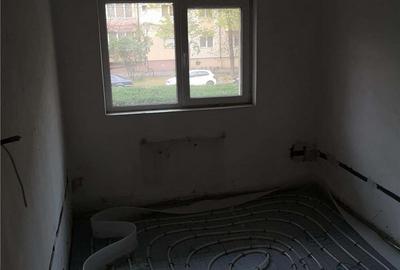 Apartament cu 3 camere decomandat în Dâmbovița - 1