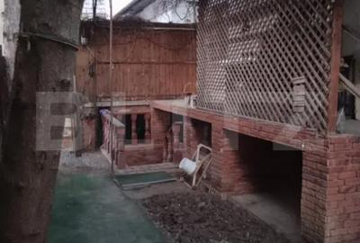 Casă cu 5 camere cu Teren 739 Mp în Central - 2