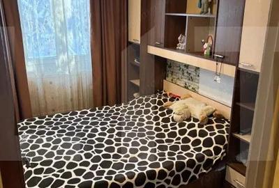 Apartament cu 3 camere semidecomandat în Gorjului