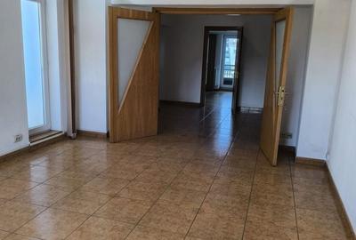 Apartament cu 4 camere semidecomandat în P-ța Unirii - 2