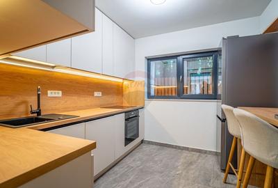 Casă cu 7 camere cu Teren 251 Mp în Central - 10