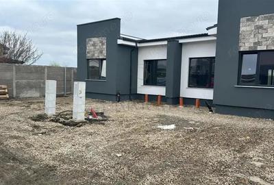 Duplex pe plan - 4 camere - zona linistita - terasa mare