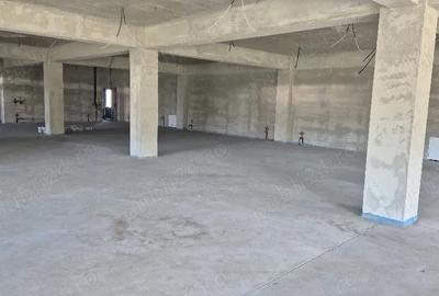 Spațiu comercial, de 1,000 mp, în Central - 8