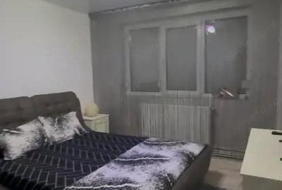 Apartament cu 3 camere semidecomandat în Micro 17 - 2