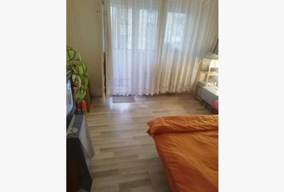 Apartament 3 camere de vanzare Gorjului