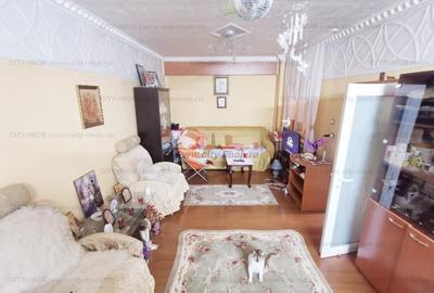 Casă individuală cu 5 camere decomandat cu Canalizare în Andronache