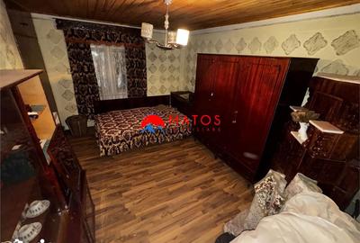 Casă cu 6 camere decomandat cu Teren 379 Mp în Sud