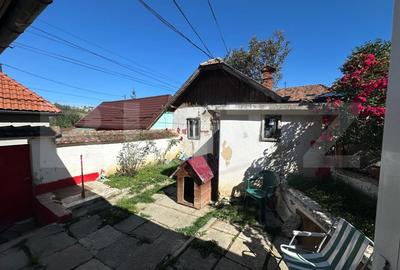 Casa individuala de vanzare, cu anexa si curte, zona Schei - 3