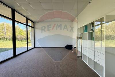 Spațiu comercial, de 143.91000366211 mp, în Central - 2