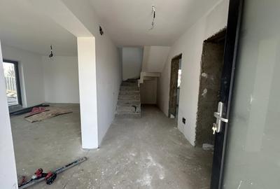 Casa de vanzare cu 4 camere, situata intre case, zona Popas Pacurari, IASI - 8