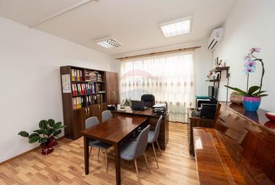 Vila spatioasa de vanzare, ideala pentru investitie - 14