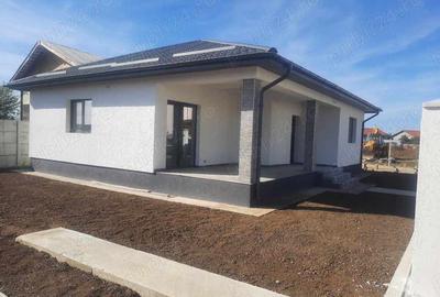 Casă cu 3 camere în Domnești - 1