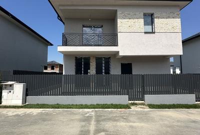 Casă cu 4 camere cu Teren 250 Mp în Central