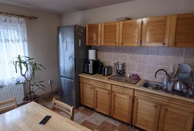 Casă cu etaj de vânzare, 5 camere, 2 băi, Dâmbu Rotund zona strada Livezeni - 25
