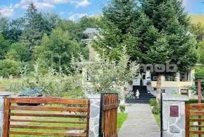 Casă cu 14 camere cu Teren 2500 Mp în Trăisteni - 12