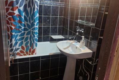 Apartament cu 2 camere semidecomandat în Craiovei