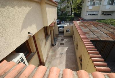 Casă individuală cu 9 camere cu Canalizare în Dorobanți - 8