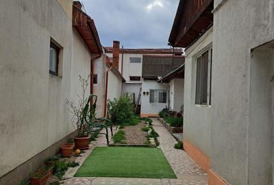 Casă cu 4 camere în Central - 2