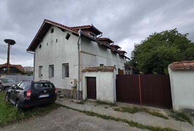Casă cu 3 camere decomandat în Arpașu de Jos - 2