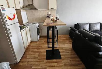 Garsonieră în Titan