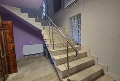 Casă cu 4 camere în Central - 2