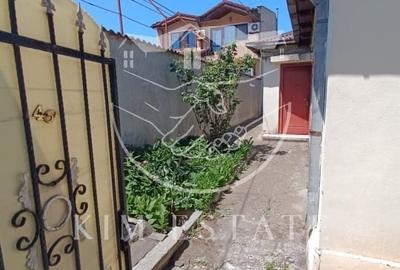 Casă individuală cu 4 camere cu Canalizare în Coiciu