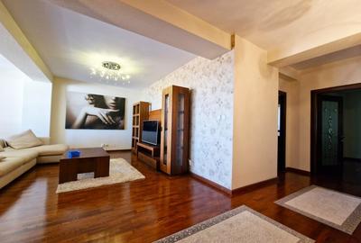 De inchiriat Apartament de 3 Camere, Vedere la Mare, in Centru, 180mp utili. - 3