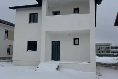 Casă cu Teren 380 Mp în Central