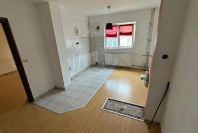 REA1023876 Apartament 2 Camere Metrou Lujerului Sector 6 Bloc 1980 de Vanzare - 5