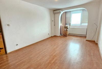 Apartament cu 2 camere decomandat în Roman - 4