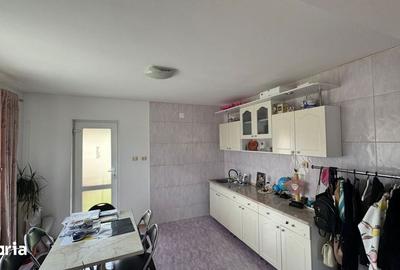 Casă cu 5 camere cu Teren 2011 Mp în Central - 4