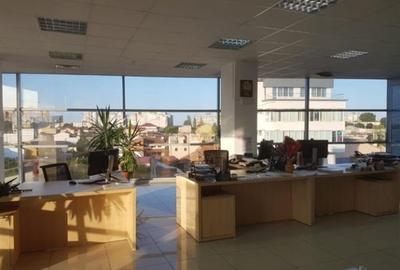 Spațiu comercial, de 241 mp, în Central - 9