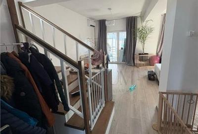 Duplex zona excelenta - mobilat - utilat - panouri solare - suprafete generoase - 32