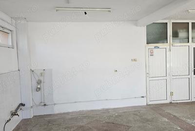 Spațiu comercial, de 50 mp, în Central - 8