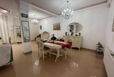 Casă cu 8 camere cu Teren 200 Mp în Antiaeriană - 5