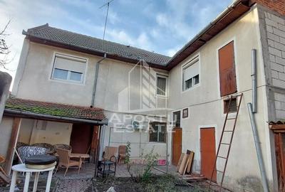 Casa individuala, cu 12 camere,5 bai, acces auto, teren 642, Girocului - 15