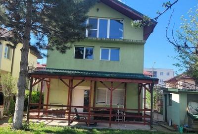 Casă cu 6 camere cu Canalizare în Central - 2