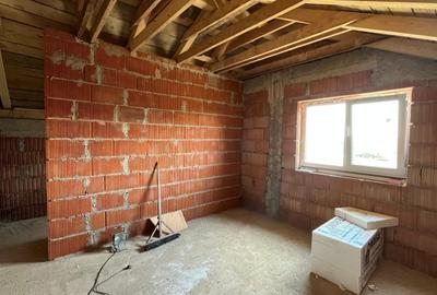 Duplex cu 4 camere cu Canalizare în Urseni - 10