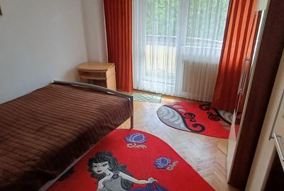Apartament cu 3 camere decomandat în Traian - 9
