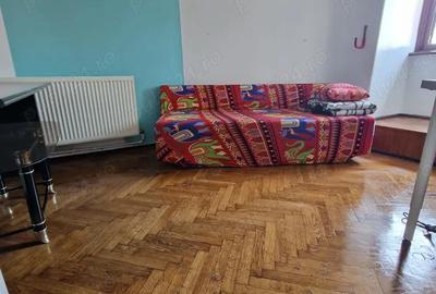 Apartament cu 5 camere semidecomandat, mobilat în Unirii - 2