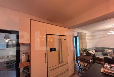 Apartament cu 4 camere semidecomandat în 1 Mai