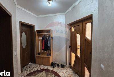Casă cu 6 camere cu Teren 1000 Mp în Șcheia - 2