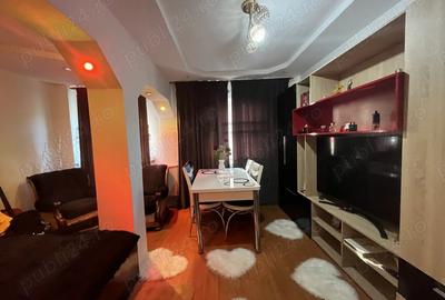 Apartament de vanzare 3 camere, etaj 1