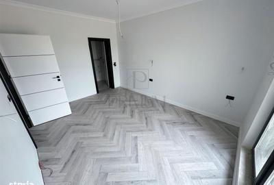 Casă cu 3 camere decomandat în Moșnița Nouă
