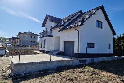 Casă cu 4 camere în Ipotești - 8