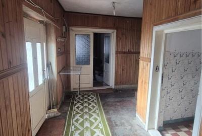 Casă cu 4 camere cu Teren 250 Mp în Central - 1