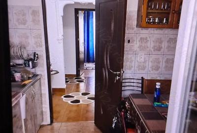 Apartament cu 3 camere decomandat în Ostroveni - 2
