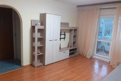 Proprietar inchiriez apartament cu trei camere semidecomandat - 2