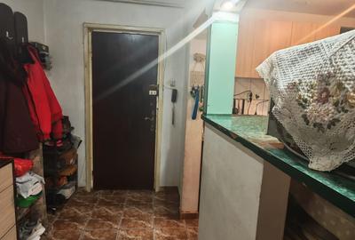 Apartament cu 3 camere semidecomandat în Berceni - 8
